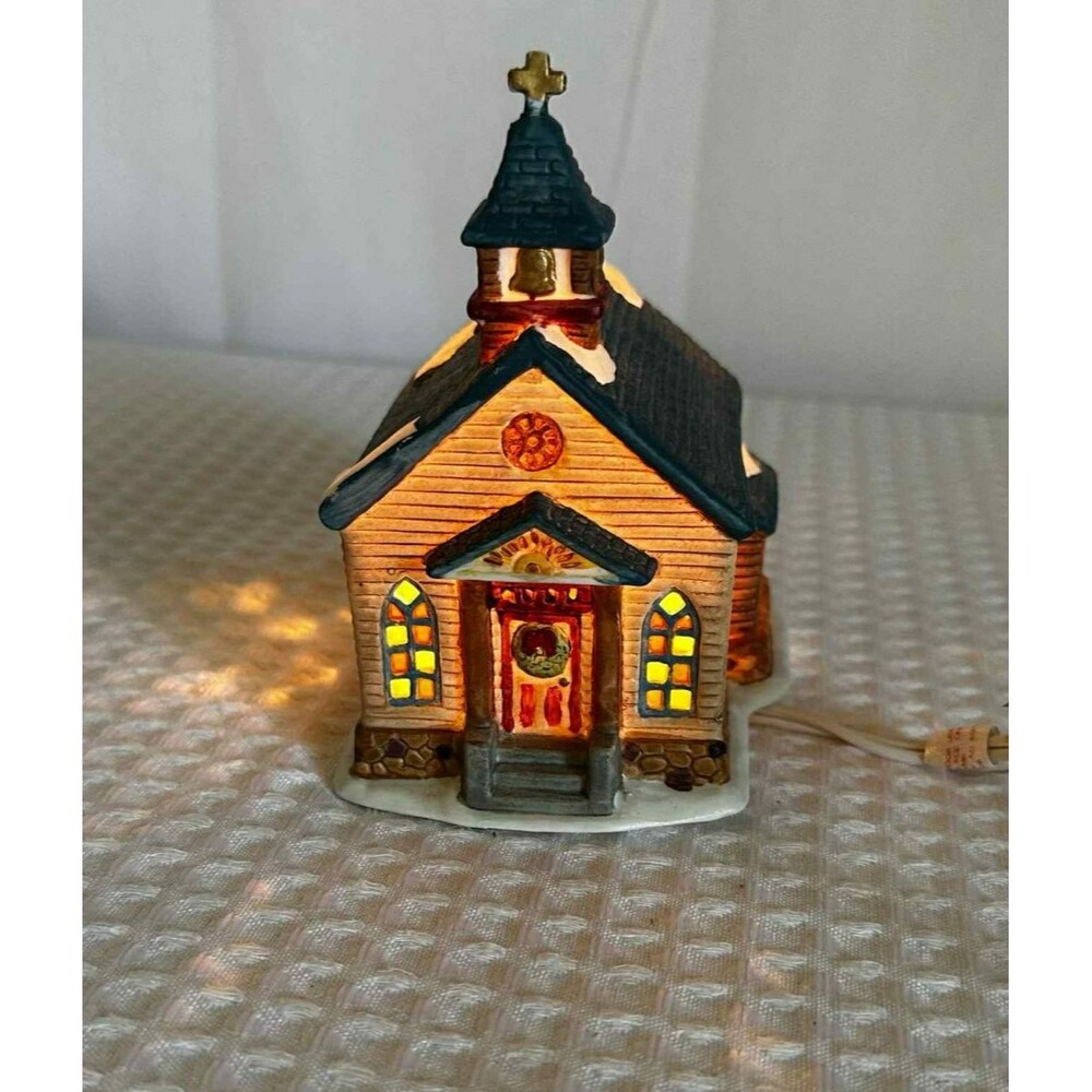 Dickens Collectables Village Sugar Creek County Porcelain House Light Up Church